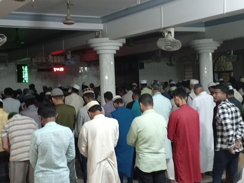 সিলেটে তারাবির নামাজে মুসল্লীদের ঢল